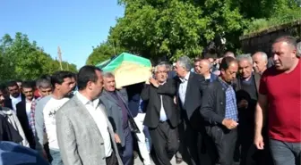 TBMM Başkanı Kahraman Eski Bakan Ergezen'in Eşi Cenazesine Katıldı