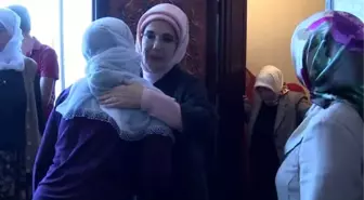 Emine Erdoğan Katliamda Yakınlarını Kaybeden Kadınları Ziyaret Etti