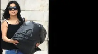 Babasının Kemiklerini Taşıdı