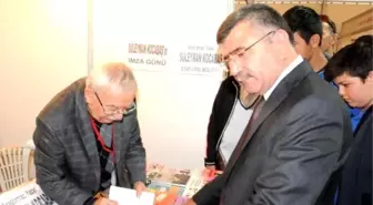 Niğde Belediyesinin 1.kitap Fuarında İmza Günleri Heyecanı