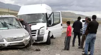 Yüksekova'ya Dönüş Yolunda Kaza; 15 Yaralı (2) - Yeniden