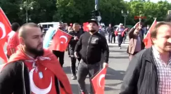 Sözde 'Ermeni soykırımı' Tasarısı Berlin'de Protesto Ediliyor