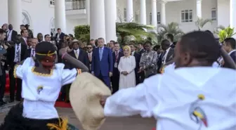 Bir Türk Cumhurbaşkanı İlk Kez Uganda'da! Erdoğan, Top Atışlarıyla Karşılandı