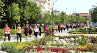 Büyükçekmeceli Kadınlardan 'Sevgi ve Hoşgörü' Yürüyüşü