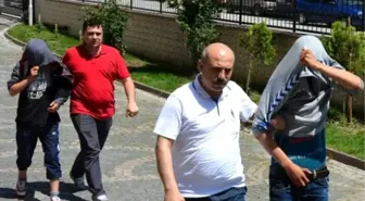 4 Genç, Evden Kaçan Kıza Uyuşturucu İçirip Tecavüz Etti; Cami Avlusuna Bıraktı