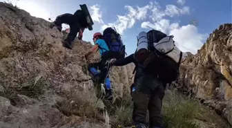 Hakkari'de Dağcılar 'Sümbül Dağı'Na Tırmandı