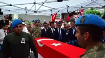 Şehit Asker Son Yolculuğuna Uğurlandı! Arkadaşı Tabutun Üzerine Mermi Koydu