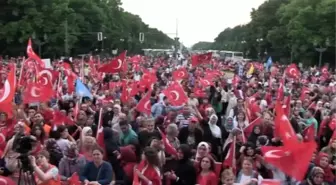 Berlin'de Soykırım Tasarısı Karşıtı Miting Düzenlendi