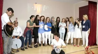 Meslek Lisesi Öğrencileri İngilizce Şenliği Düzenledi