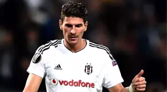 Mario Gomez, Takımda Kalmak İçin Takımın Güçlendirilmesini İstiyor