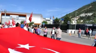 Alman Konsolosluğu Önünde MHP'den Yumurtalı Eylem