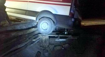 Bingöl'de Yaralıyı Alan Ambulans Kanalda 2.5 Saat Mahsur Kaldı