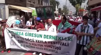 Bursa Maket İneği Gören Selfi Çekmek İçin Yarıştı