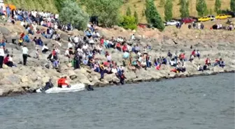 Gölete Giren 2 Öğrenciden Biri Boğuldu, Diğeri Kayboldu