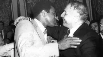 Muhammed Ali, Necmettin Erbakan ile Cuma Namazı Kılmıştı