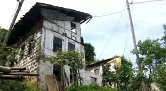 Baba Mirası Evi Ortadan İkiye Bölüp Paylaştılar