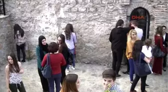 Makedonya?nın Ohri Şehrinde Türk Öğrencilerin Resim Sergisine Büyük İlgi