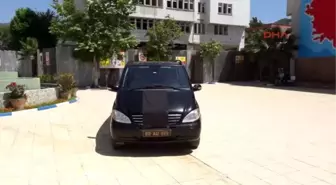 Belediye Başkanı, Berlin'i Protesto İçin Makam Aracının Armasını Siyah Örtüyle Kapattı