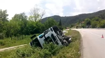 Yoldan Çıkan Tır Devrildi