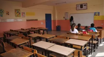 Yüksekova'da Öğrenciler Okula Döndü