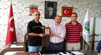 Başkan Akbulut'a Teşekkür Plaketi