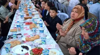 Cami Cemeatinden Bin Kişilik İftar