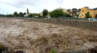 Hatay'da Şiddetli Yağış Sele Neden Oldu