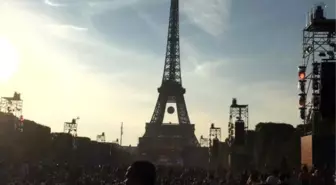 Paris'teki Fan Zone Alanı Muhteşem Konser ile Açıldı