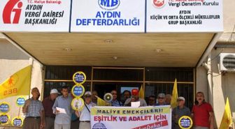 Aydın'da Büro Çalışanlarından Ücret Dağılımı Eylemi