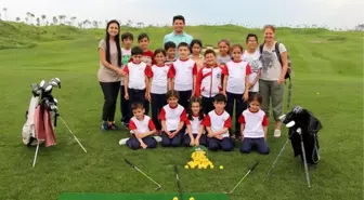 Dilek Öğretmen, Öğrencilerini Golfle Tanıştırdı