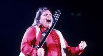 Amerikalı Şarkıcı Meat Loaf Sahnede Yere Yığıldı