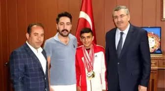 Başarılı Sporcudan Müdür Dursun'a Ziyaret