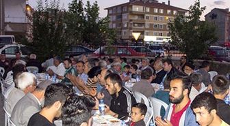 Hayırsever Vatandaş Öldüğü Gün 300 Kişiye İftar Verdi