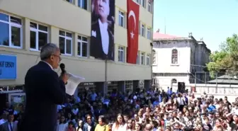 Sinop'ta Öğrenciler Karnelerini Aldı