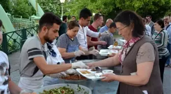 Görme Engelliler İftarda Bir Araya Geldi