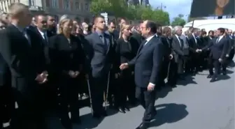 Fransa Cumhurbaşkanı Hollande'ın Eli Havada Kaldı!