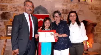 Öğrencisinin Öğrencisine Diploma Verdi