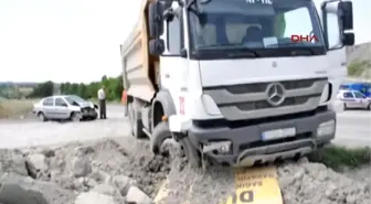 Tekirdağ Kamyonla Otomobil Çarpıştı 1 Ölü, 1 Yaralı