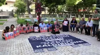 Suruç Saldırısında Ölen Oğlunun Can Verdiği Yeri Öptü