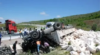 Devrilen Tır'ın Altında Kalan Sürücü Öldü