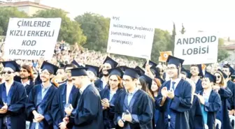 Boğaziçi Üniversitesi'nin Mezuniyet Töreninde Pankartlar Konuştu