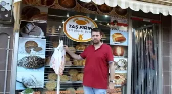 Burhaniye'deki Fırıncının Askıda Ekmek Uygulaması İlgi Gördü