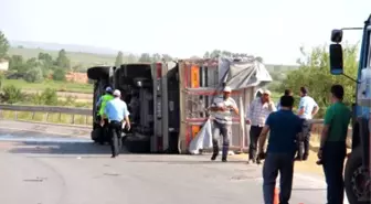 Edirne'de Tır Devrildi, 26 Ton Buğday Yola Saçıldı