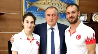 Şampiyon Sporcular, Başkan Yılmaz'ı Ziyaret Etti