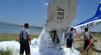 Burdur'da Eğitim Uçağı Zorunlu İniş Yaptı (2)