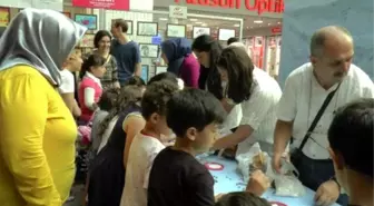 Mülteciler Günü'nde Türk ve Suriyeli Çocuklar Avm'de Eğlendi