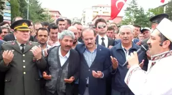 Tabuta Sarılan Şehit Babası: Yavrum Senin Gözlerine Doyamadım