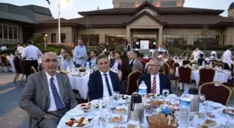 İftar Sofrasında Bi'aradalar