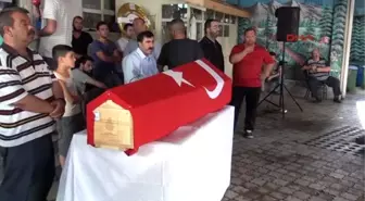 Tır, Otomobili Hurda Yığınına Çevirdi: 1 Ölü