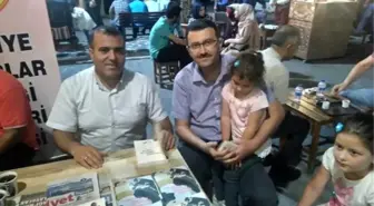 Eğitimci Yazar Hacı Sarı, Ramazan Sokağı'nda Okurlarıyla Buluştu